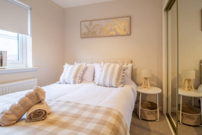 Angel House - 3 bedrooms close to Airdrie Centre