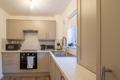 Angel House - 3 bedrooms close to Airdrie Centre