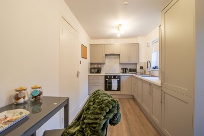 Angel House - 3 bedrooms close to Airdrie Centre