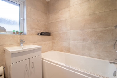 Angel House - 3 bedrooms close to Airdrie Centre