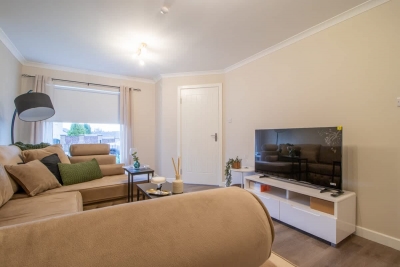 Angel House - 3 bedrooms close to Airdrie Centre