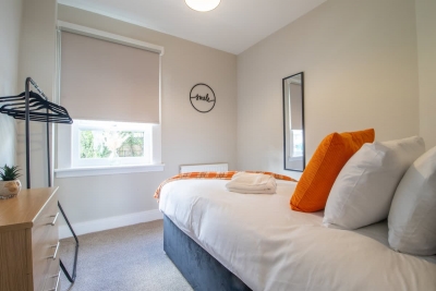 Sleeps 5 with walk in Shower, Rutherglen - Glasgow