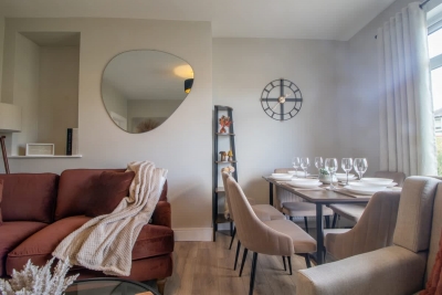 Sleeps 5 with walk in Shower, Rutherglen - Glasgow