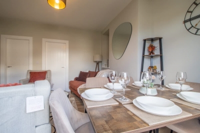 Sleeps 5 with walk in Shower, Rutherglen - Glasgow