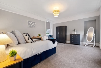 Leo Apartment - 4 Bedroom Flat in Nairn
