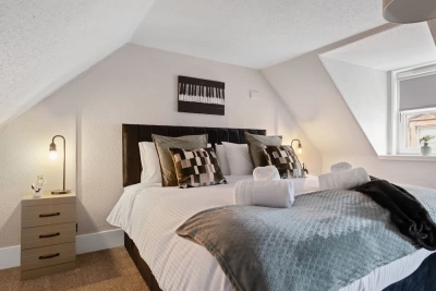 Leo Apartment - 4 Bedroom Flat in Nairn