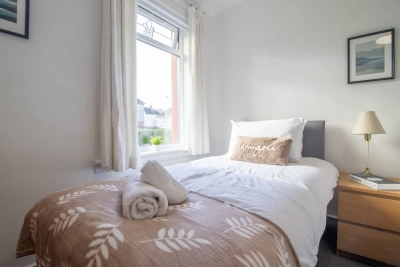 Ashgrove House - 3 bedroom in Coatbridge