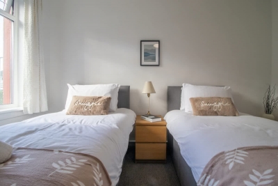 Ashgrove House - 3 bedroom in Coatbridge