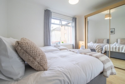 Ashgrove House - 3 bedroom in Coatbridge