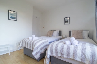 Ashgrove House - 3 bedroom in Coatbridge