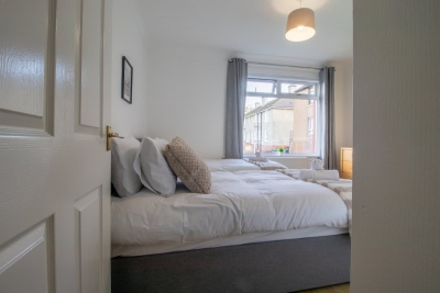 Ashgrove House - 3 bedroom in Coatbridge