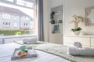 Ashgrove House - 3 bedroom in Coatbridge