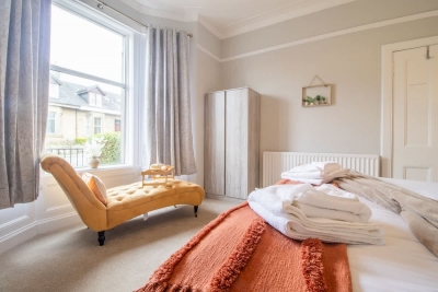 Cairnhill House - 3 Bed House in Central Airdrie