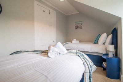 Cairnhill House - 3 Bed House in Central Airdrie