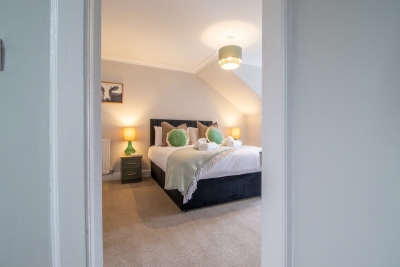 Cairnhill House - 3 Bed House in Central Airdrie