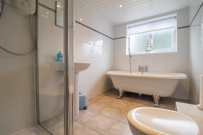 Cairnhill House - 3 Bed House in Central Airdrie