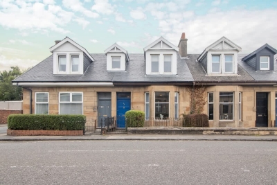 Cairnhill House - 3 Bed House in Central Airdrie