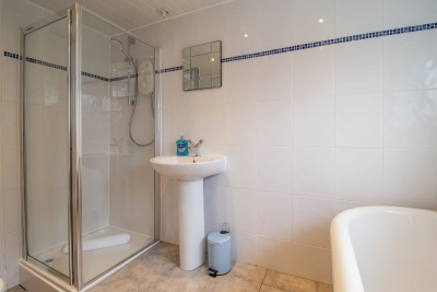 Cairnhill House - 3 Bed House in Central Airdrie
