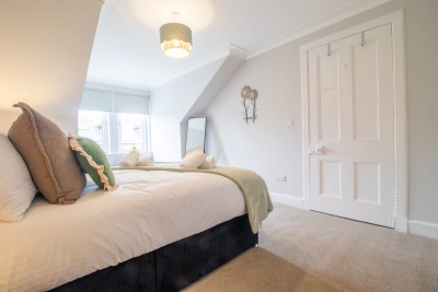 Cairnhill House - 3 Bed House in Central Airdrie