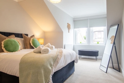 Cairnhill House - 3 Bed House in Central Airdrie