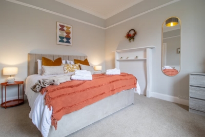 Cairnhill House - 3 Bed House in Central Airdrie