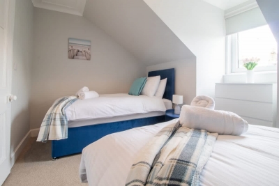 Cairnhill House - 3 Bed House in Central Airdrie