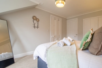 Cairnhill House - 3 Bed House in Central Airdrie