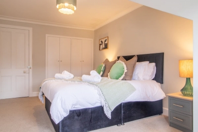Cairnhill House - 3 Bed House in Central Airdrie