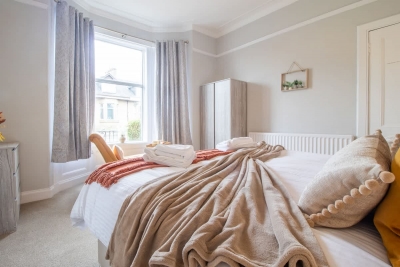 Cairnhill House - 3 Bed House in Central Airdrie