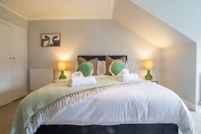 Cairnhill House - 3 Bed House in Central Airdrie