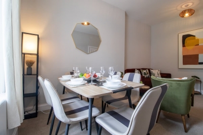 Cairnhill House - 3 Bed House in Central Airdrie