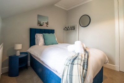 Cairnhill House - 3 Bed House in Central Airdrie