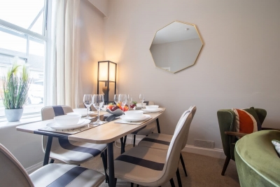 Cairnhill House - 3 Bed House in Central Airdrie