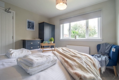 Gray House -Modern 2BR close to Loch Lomond