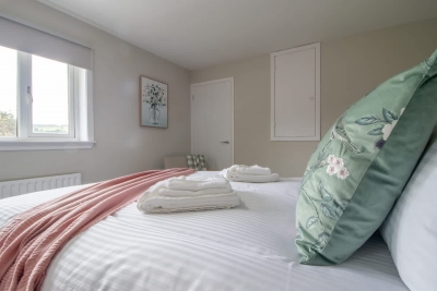 Gray House -Modern 2BR close to Loch Lomond