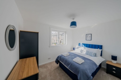 Derry House - spacious 3 bed house with driveway