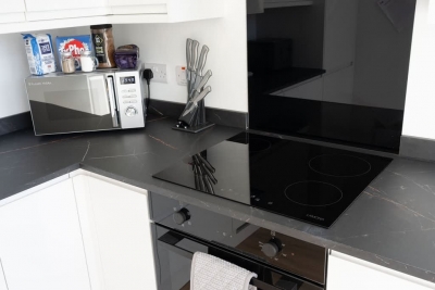 Derry House - spacious 3 bed house with driveway
