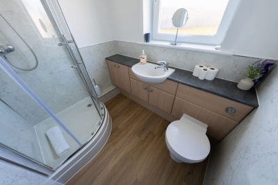 Derry House - spacious 3 bed house with driveway