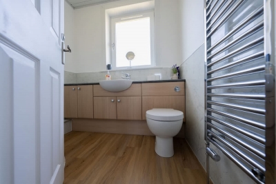 Derry House - spacious 3 bed house with driveway
