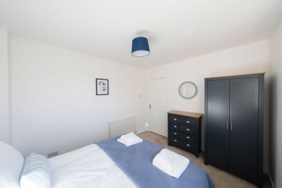 Derry House - spacious 3 bed house with driveway