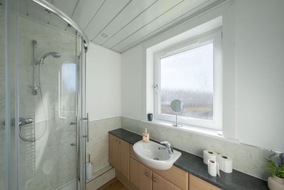 Derry House - spacious 3 bed house with driveway