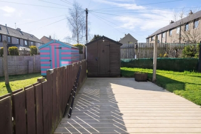 Derry House - spacious 3 bed house with driveway