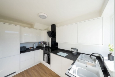 Derry House - spacious 3 bed house with driveway