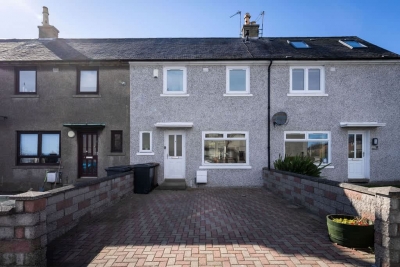 Derry House - spacious 3 bed house with driveway