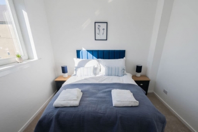 Derry House - spacious 3 bed house with driveway