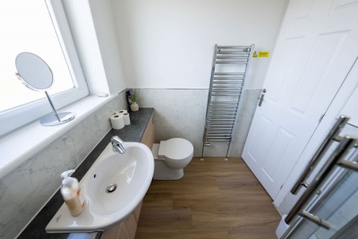 Derry House - spacious 3 bed house with driveway