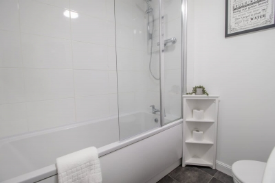 Lendrick House - 3 bed house with parking, Falkirk