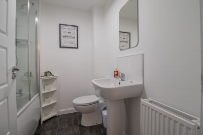 Lendrick House - 3 bed house with parking, Falkirk