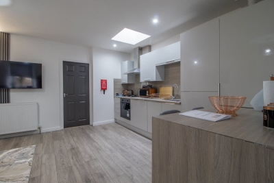 The Larky - Modern 2 Bed Cottage in Larkhall