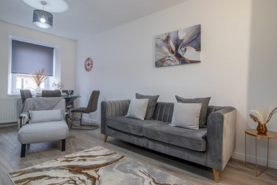 The Larky - Modern 2 Bed Cottage in Larkhall